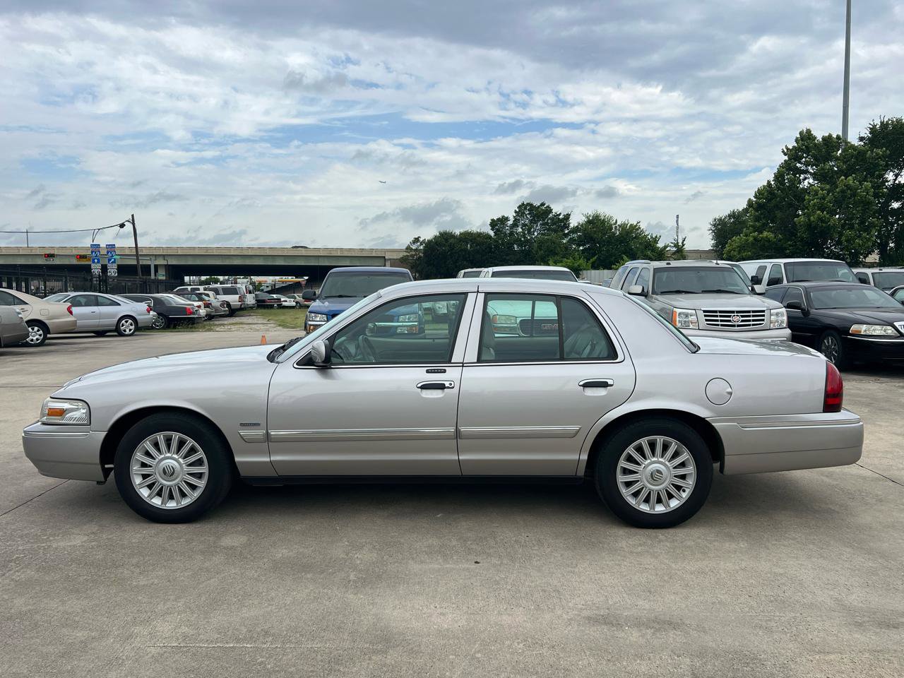 Used 2009 Mercury Grand Marquis LS RWD image 3