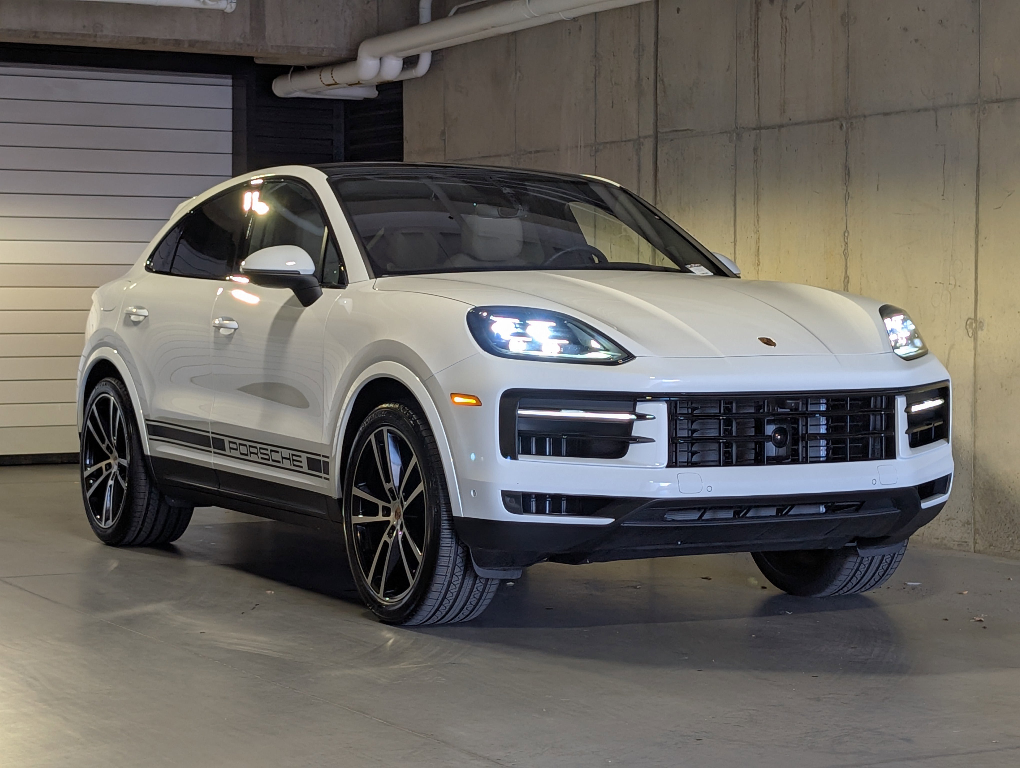 Certified 2025 Porsche Cayenne Coupe image 11