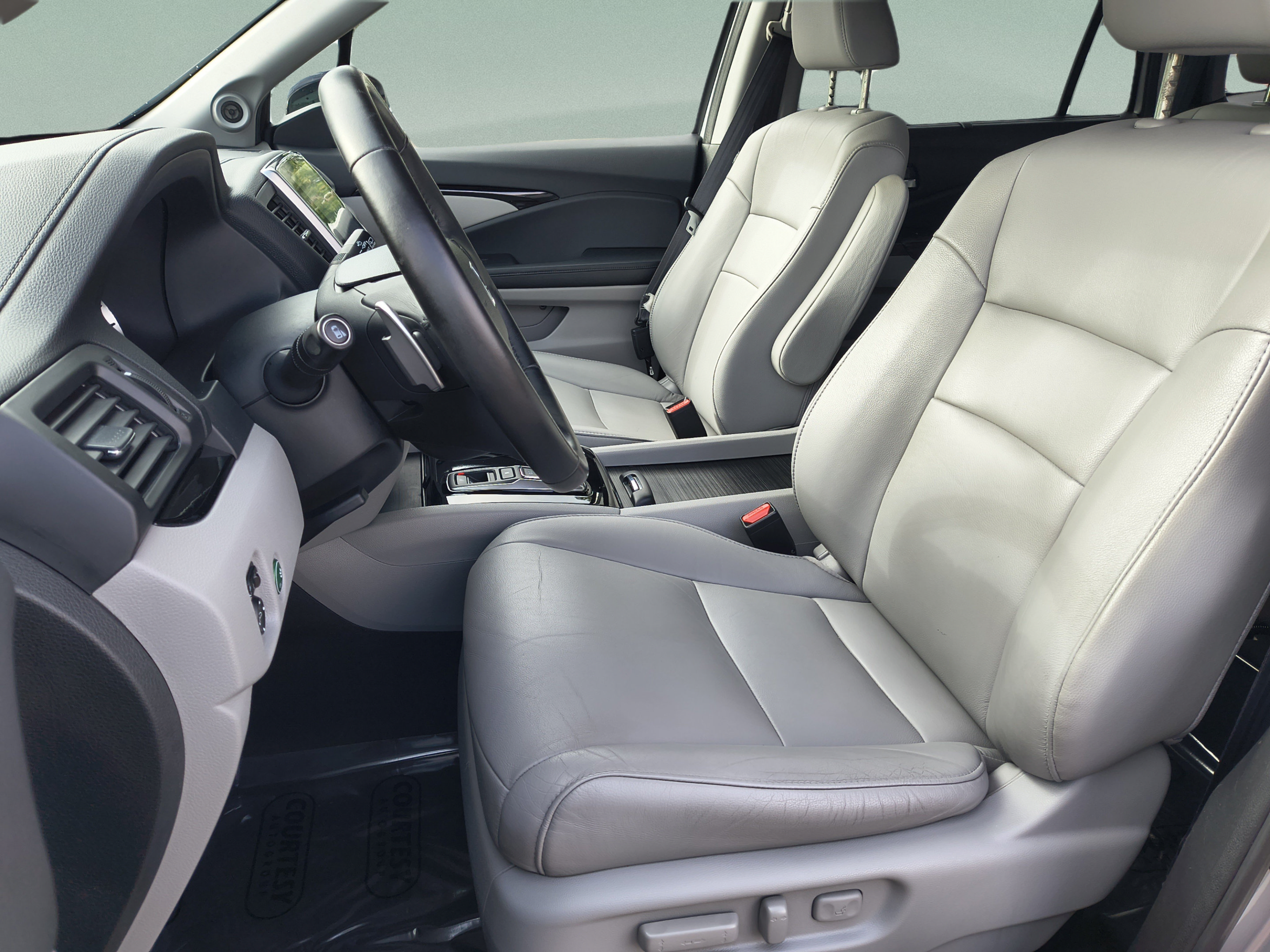 Used 2017 Honda Pilot Touring image 23