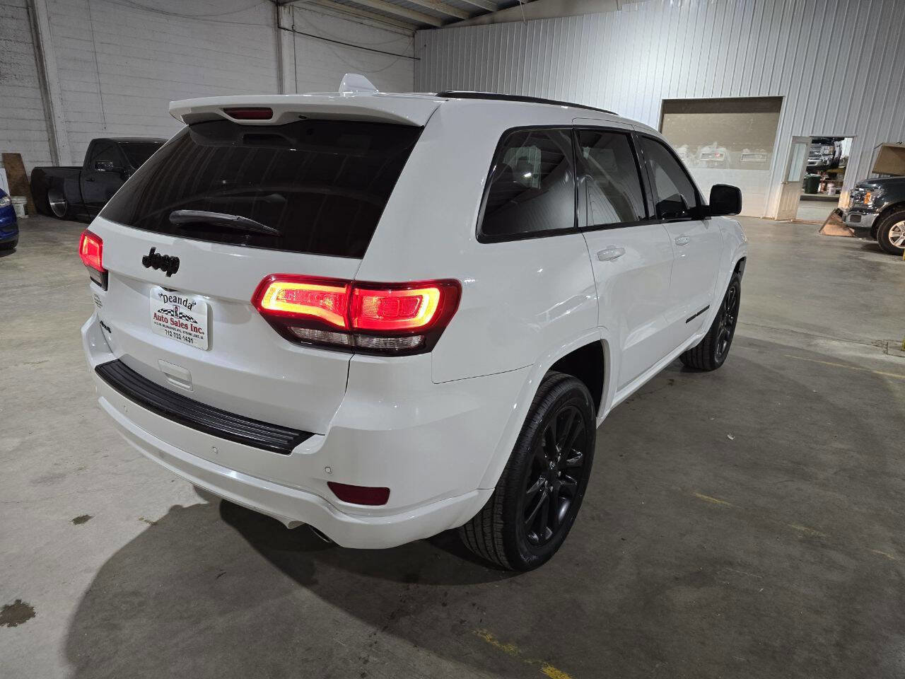 Used 2018 Jeep Grand Cherokee Altitude image 13