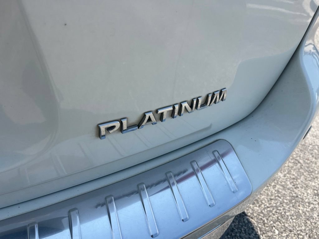 Used 2017 Nissan Pathfinder Platinum FWD image 11