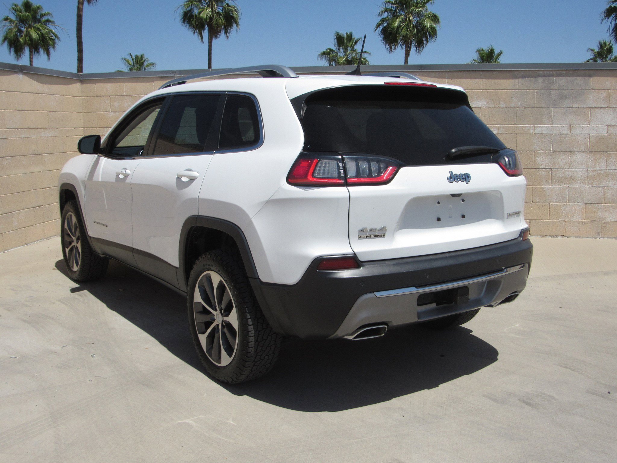 Used 2021 Jeep Cherokee Limited w/ Elite Package AWD/4WD image 6
