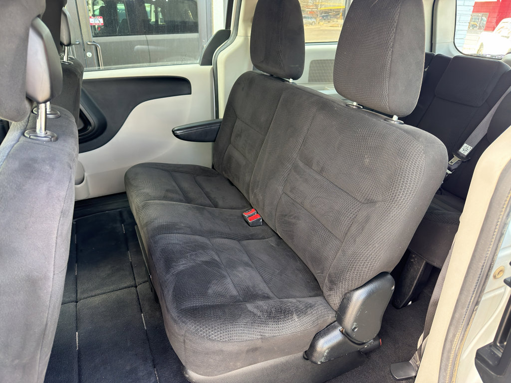 Used 2015 Dodge Grand Caravan American Value Package FWD image 13