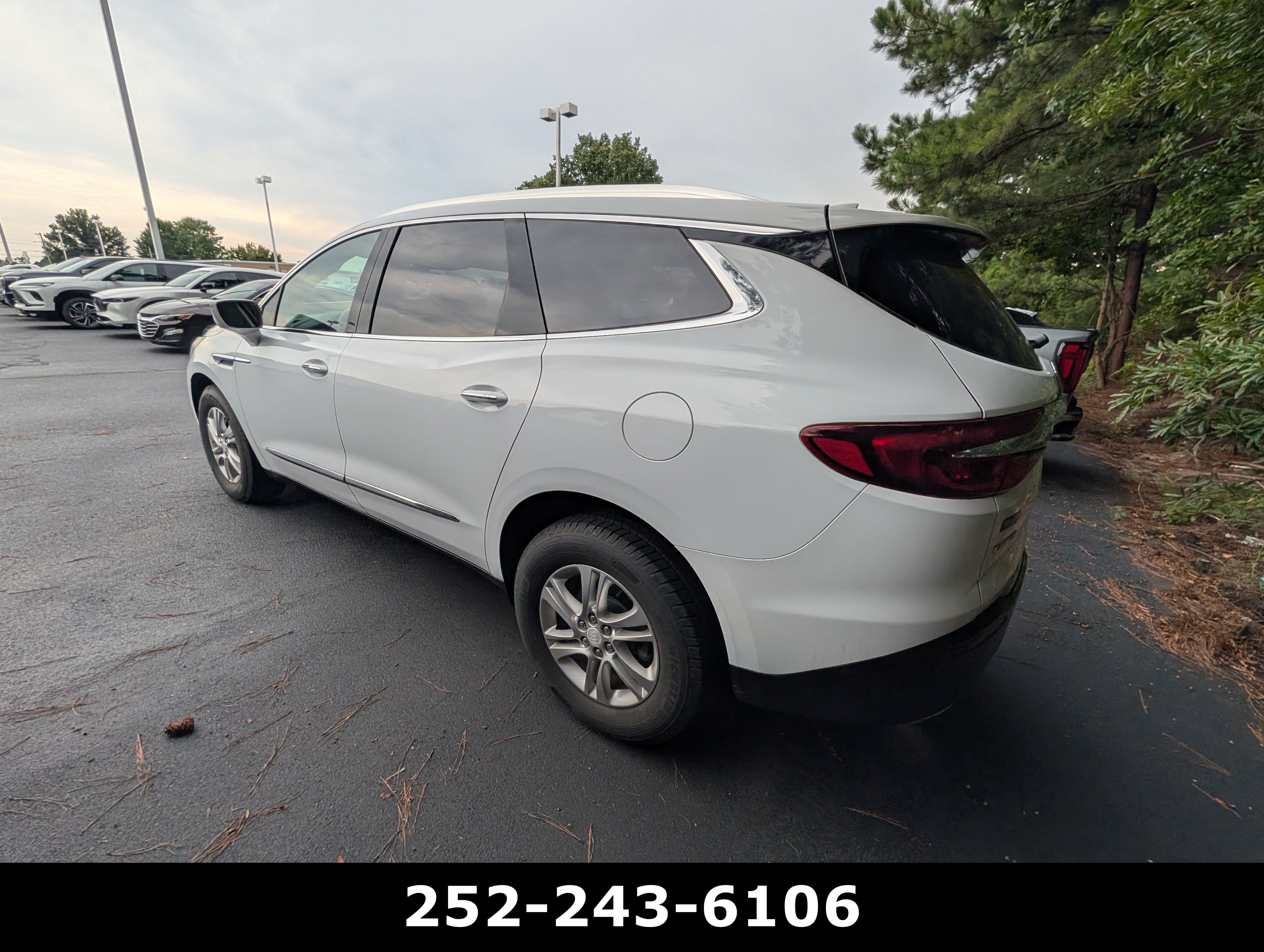 Used 2018 Buick Enclave Essence FWD image 6