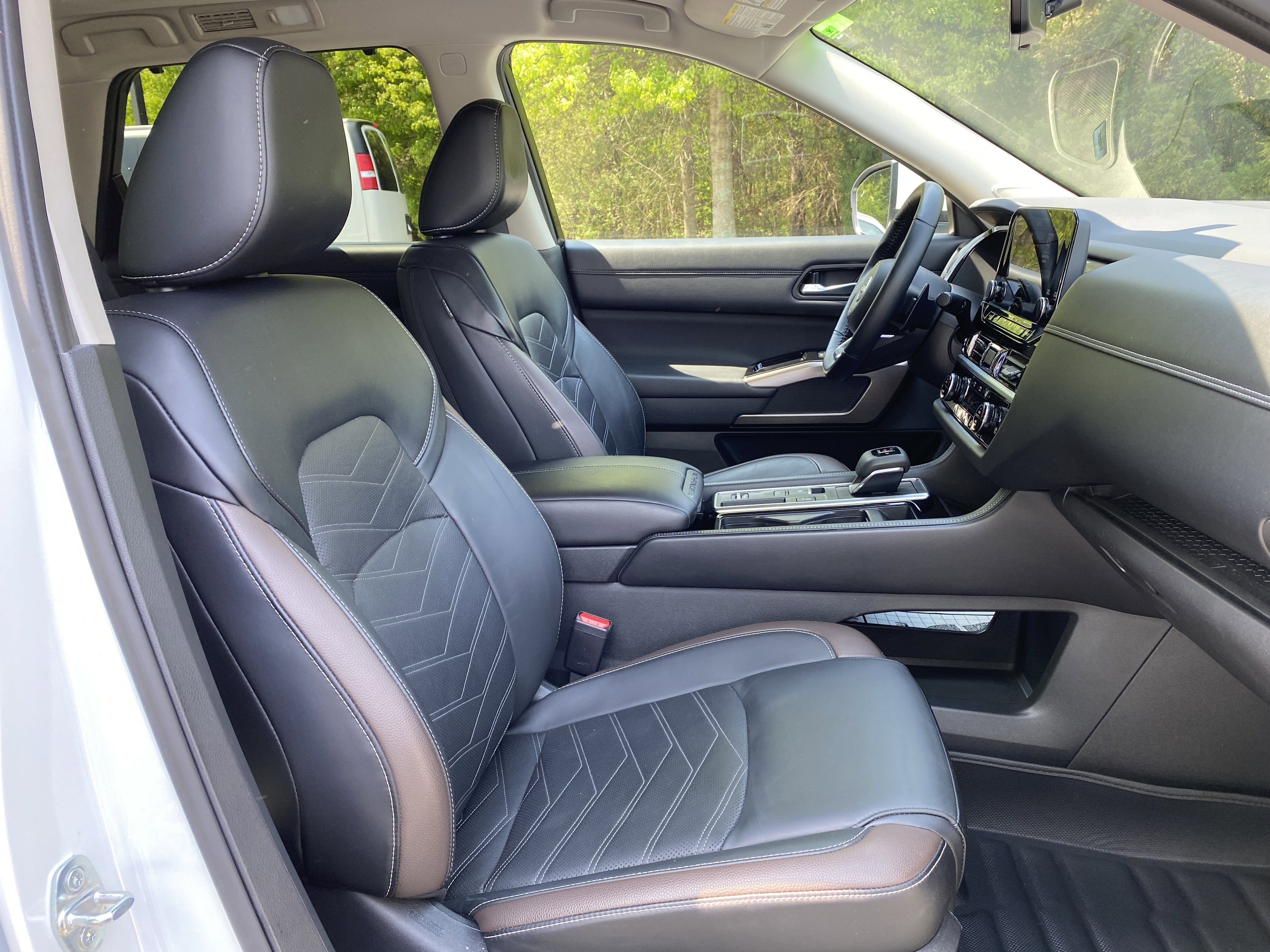 Used 2024 Nissan Pathfinder Platinum image 35
