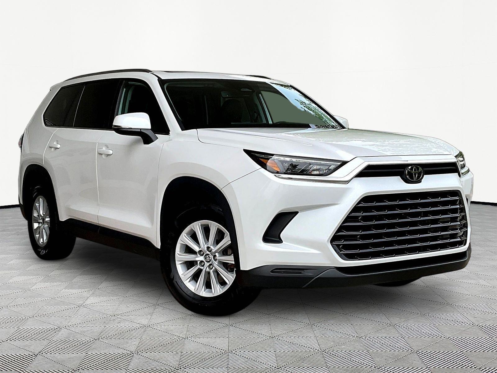 Certified 2024 Toyota Grand Highlander AWD image 3