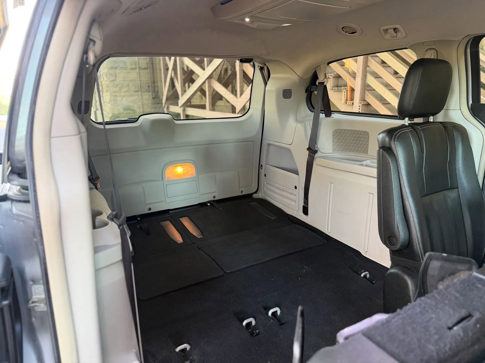 Used 2015 Chrysler Town & Country Touring FWD image 25