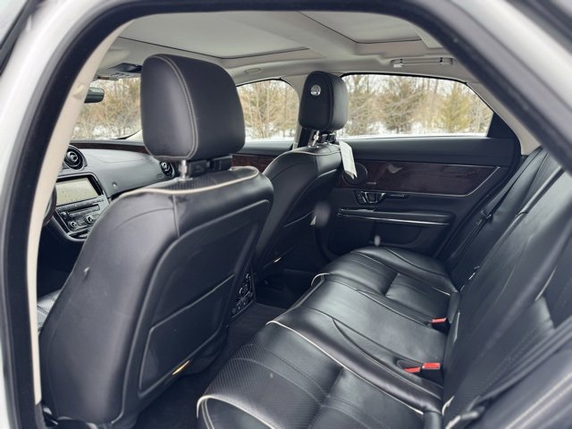 Used 2019 Jaguar XJ R-Sport image 15