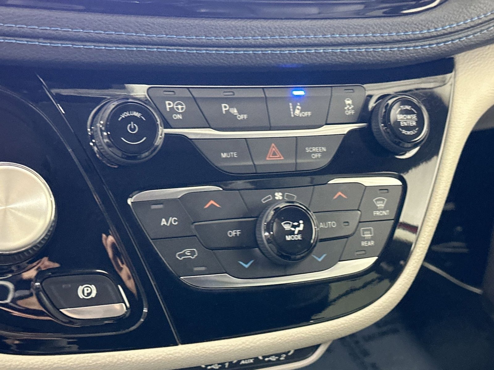 Used 2021 Chrysler Pacifica Touring-L image 27