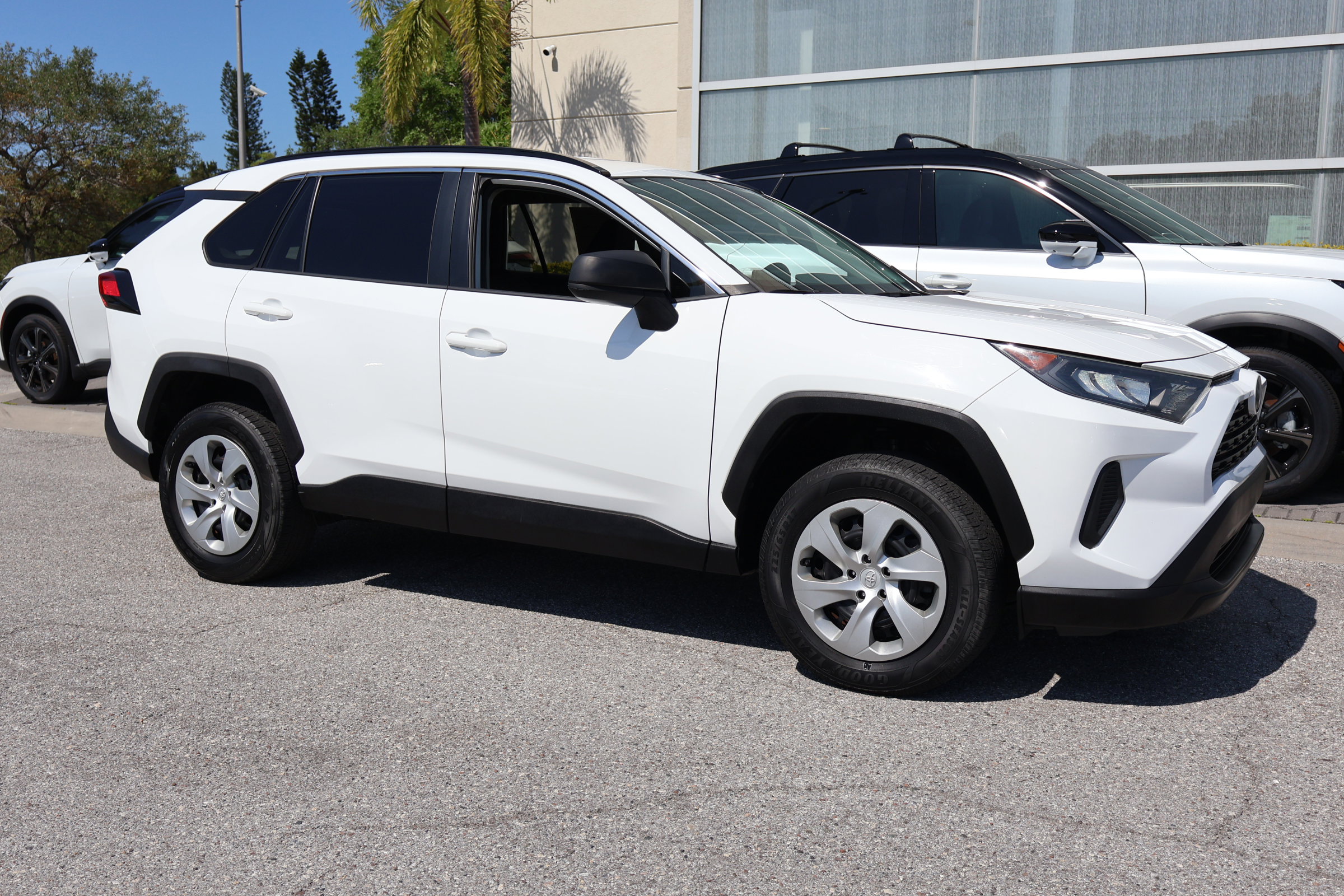 Used 2019 Toyota RAV4 LE FWD image 12