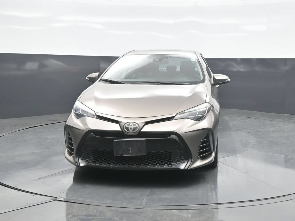Used 2018 Toyota Corolla SE FWD image 2