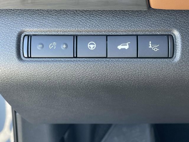 Used 2024 Nissan Pathfinder Platinum FWD image 15