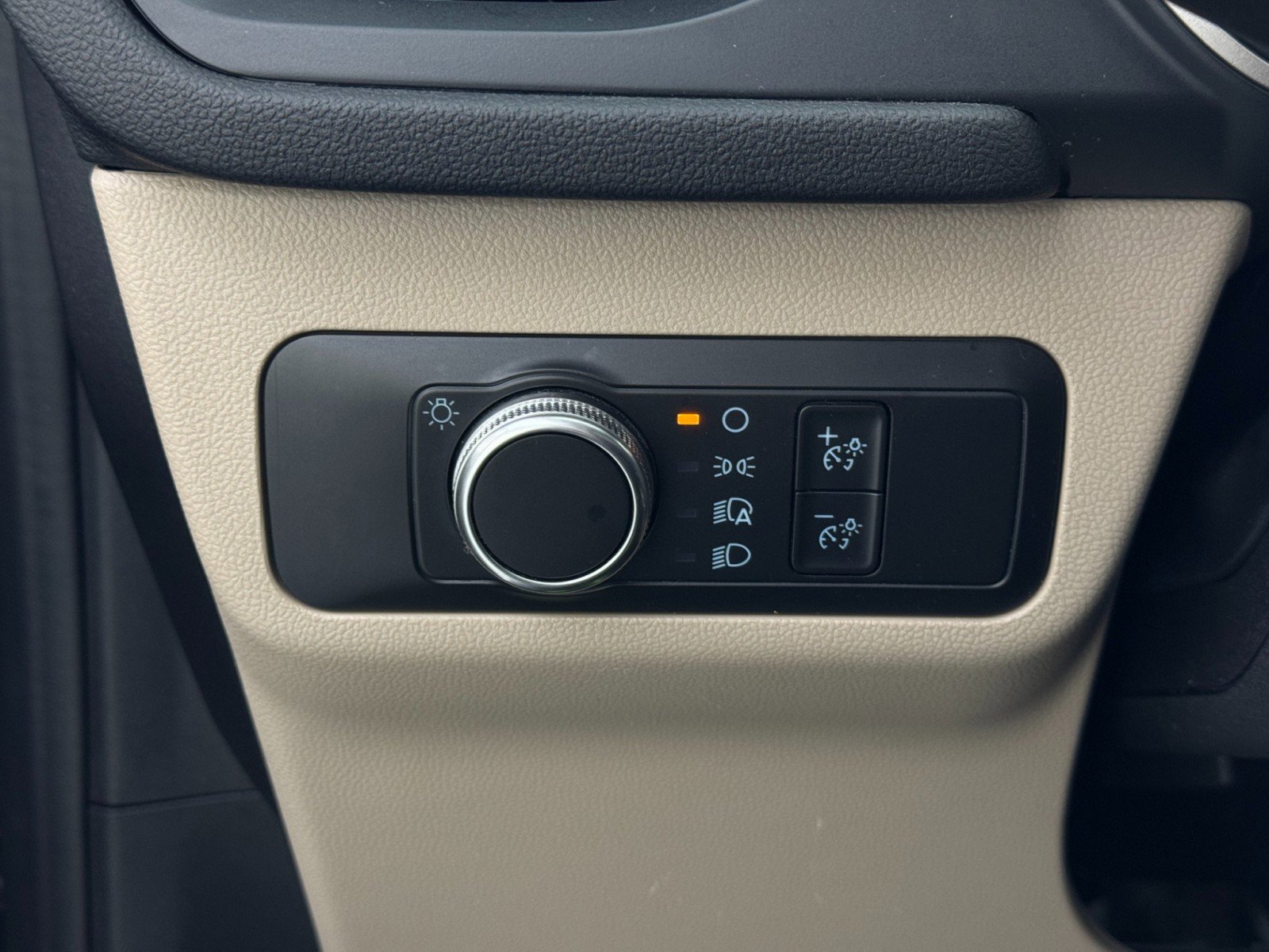 Used 2022 Ford Escape SE w/ Cold Weather Package image 16