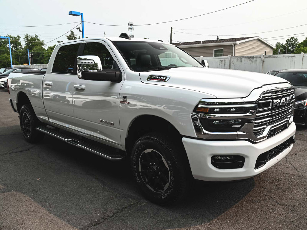 Used 2025 RAM 2500 Laramie AWD/4WD image 3