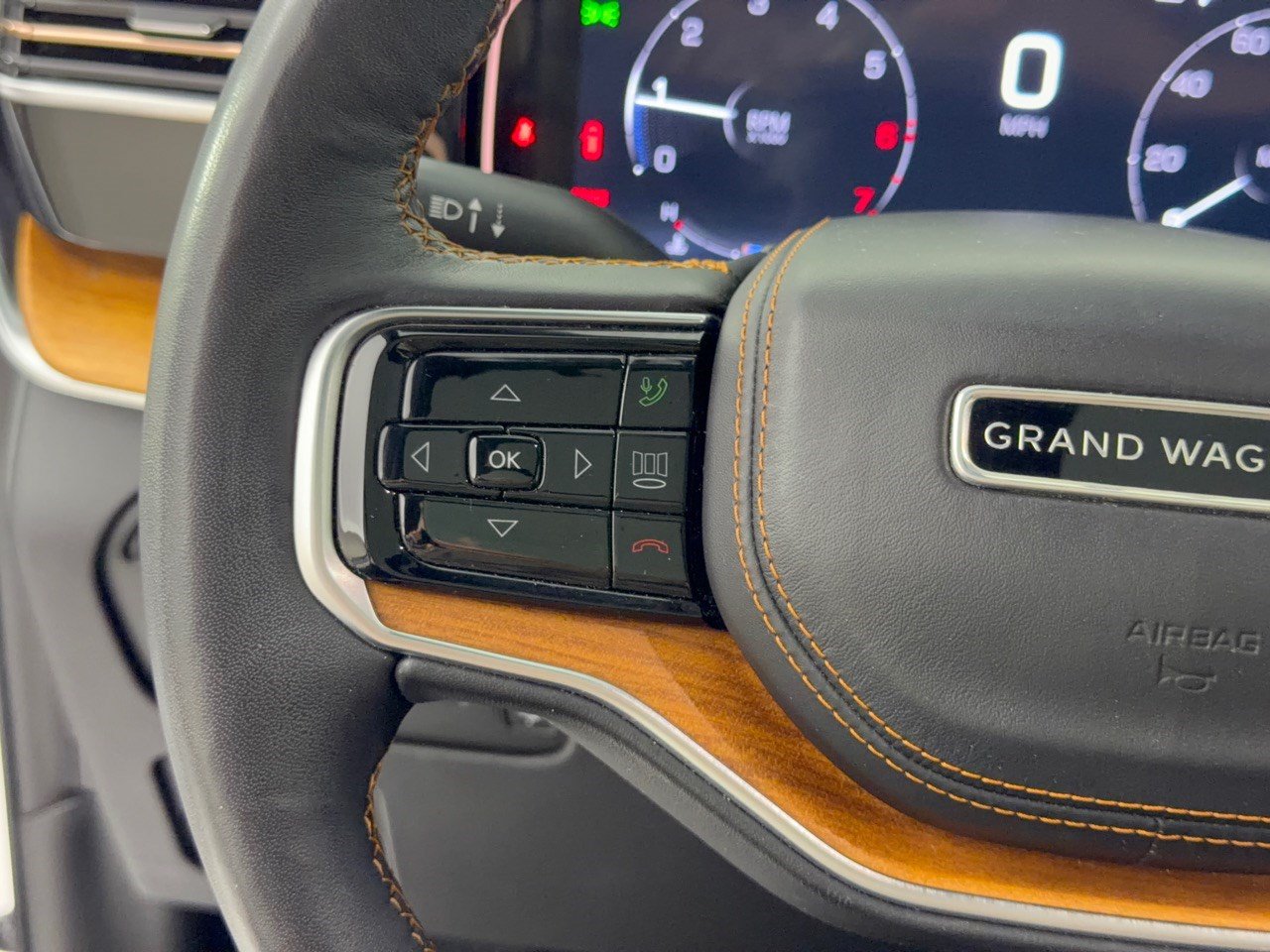 Used 2024 Jeep Grand Wagoneer L Series III AWD/4WD image 18