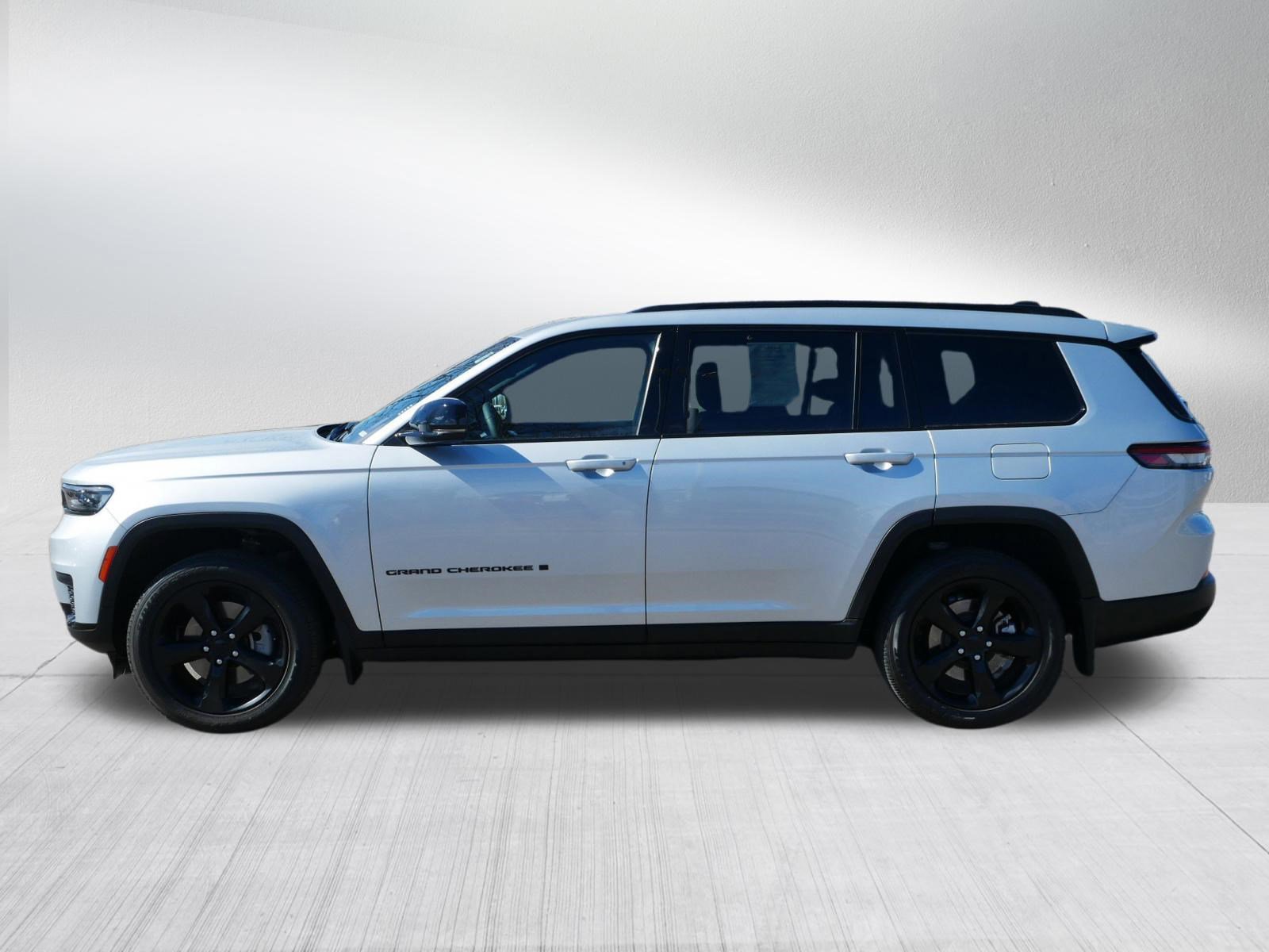 Certified 2023 Jeep Grand Cherokee L Laredo image 4