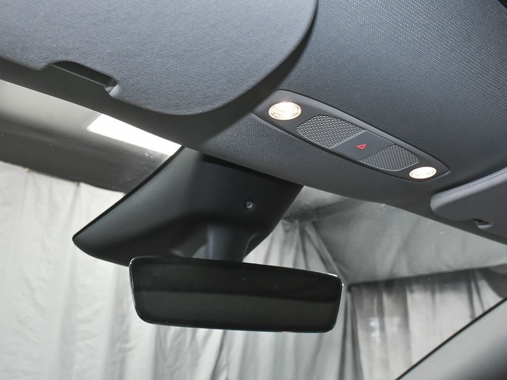 Used 2025 Tesla Model Y Long Range AWD/4WD image 39
