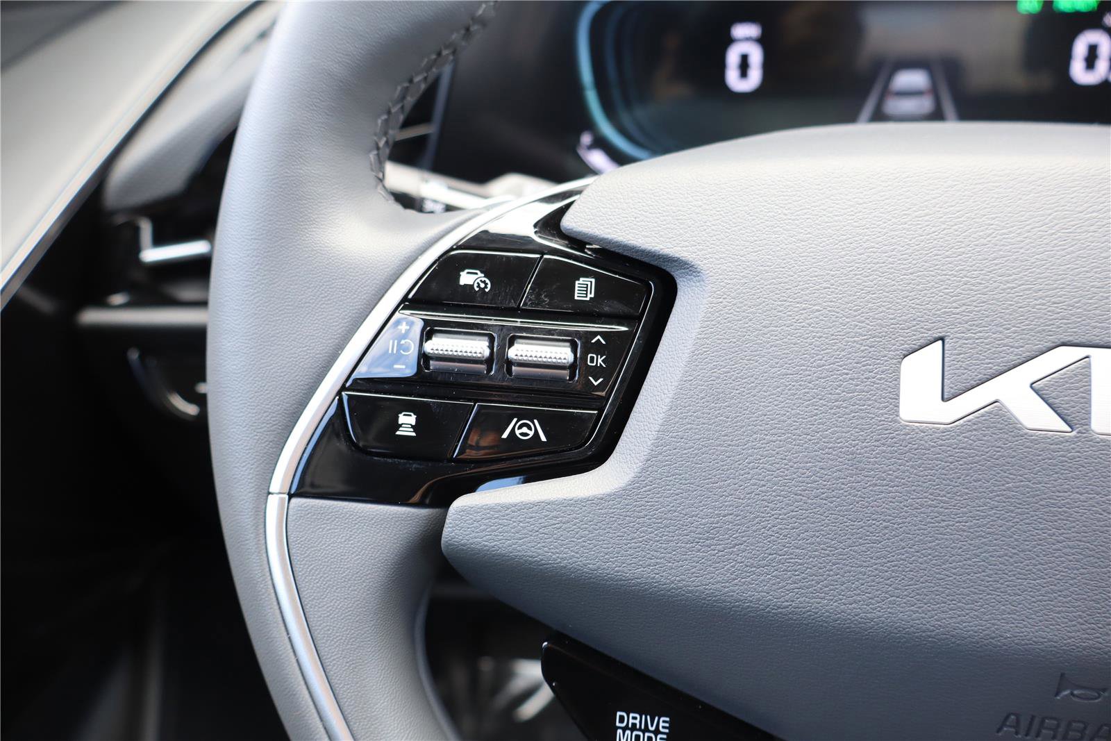 Certified 2025 Kia Niro EX image 18