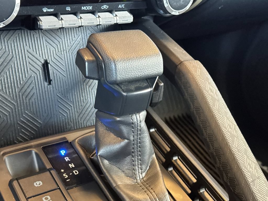 Used 2024 Toyota Tacoma SR5 AWD/4WD image 26