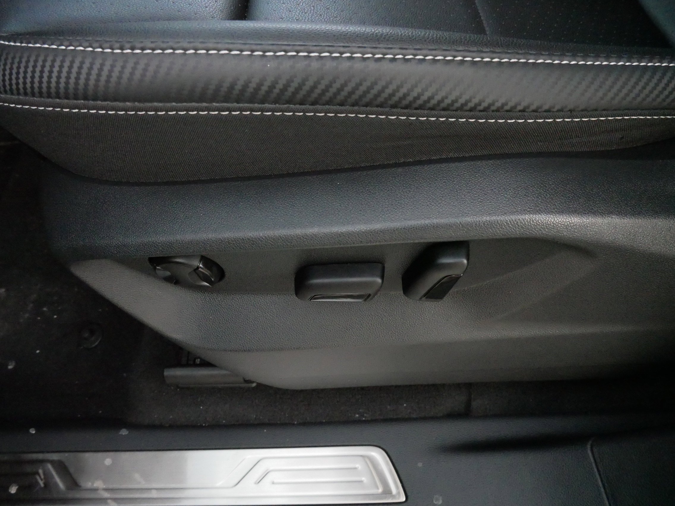 Certified 2023 Volkswagen Atlas Cross Sport SE image 21