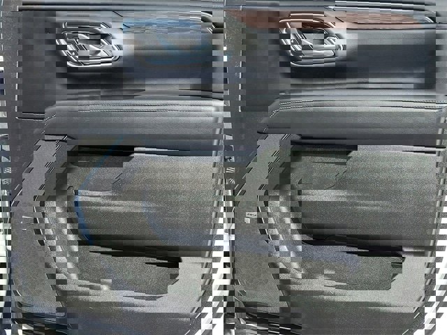 Used 2023 Chevrolet Tahoe Z71 w/ Luxury Package image 17