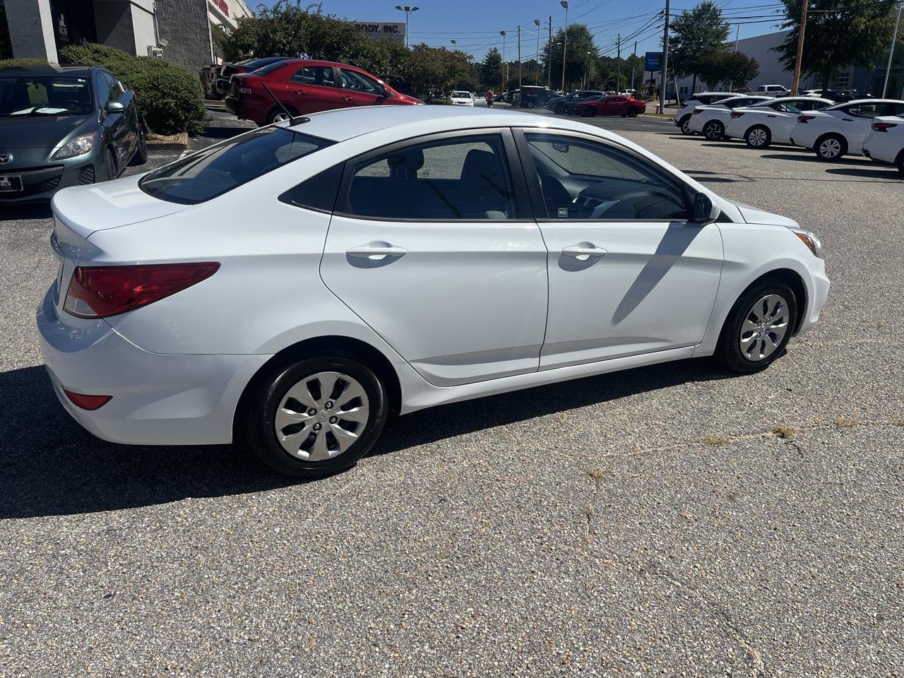 Used 2015 Hyundai Accent GLS FWD image 25