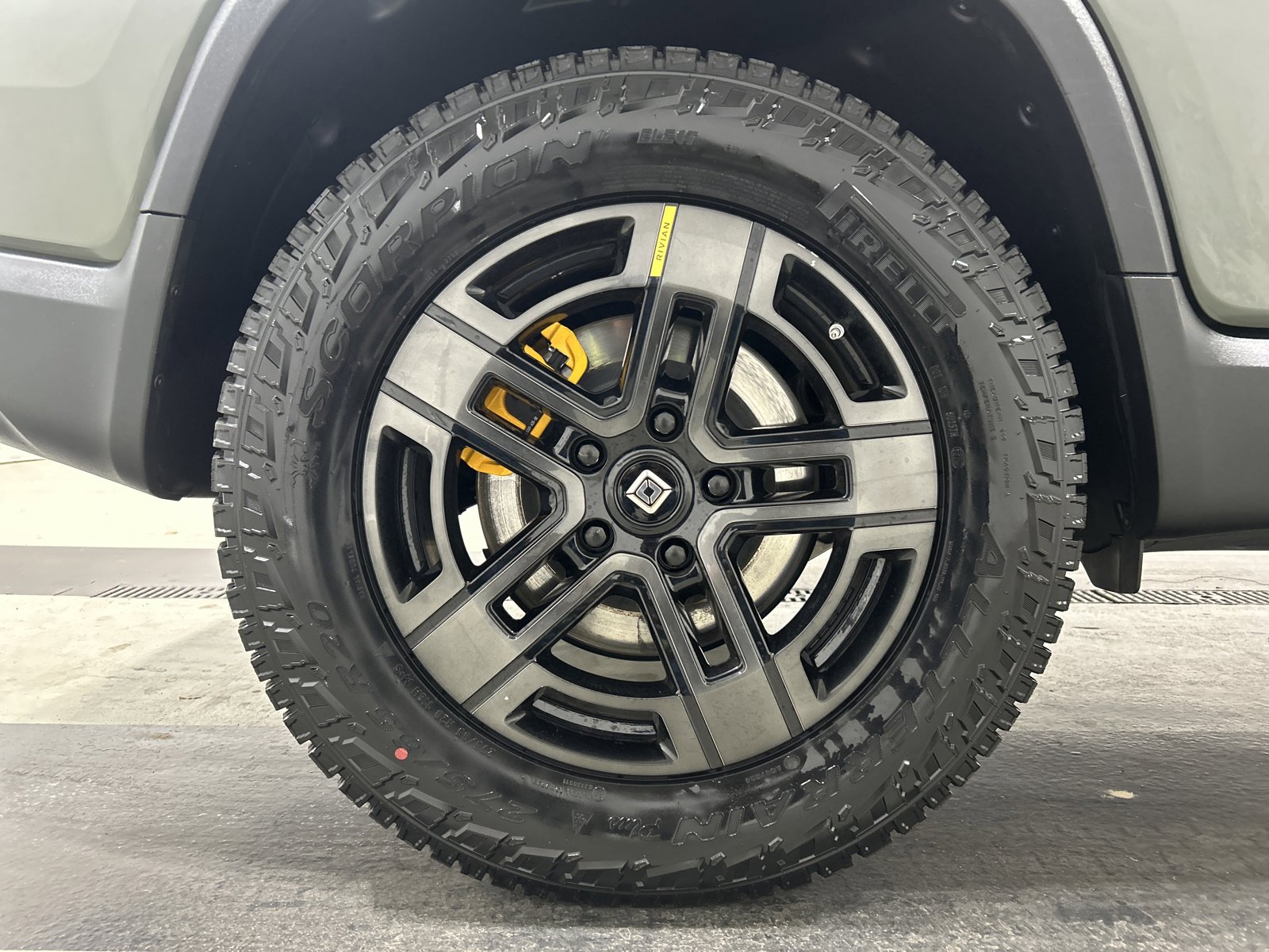 Used 2022 Rivian R1T Launch Edition image 12