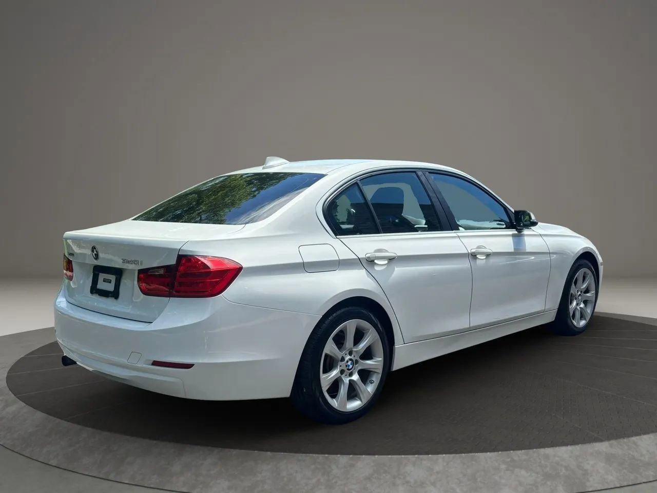 Used 2015 BMW 320i xDrive Sedan AWD/4WD image 5