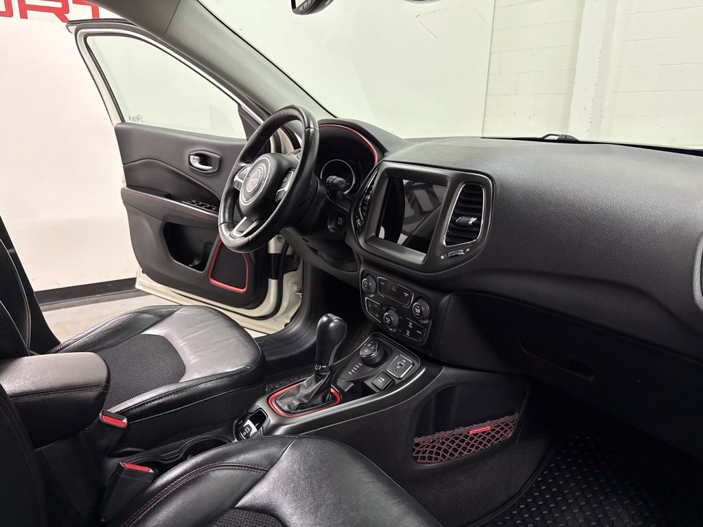 Used 2017 Jeep Compass Trailhawk w/ Navigation Group AWD/4WD image 32