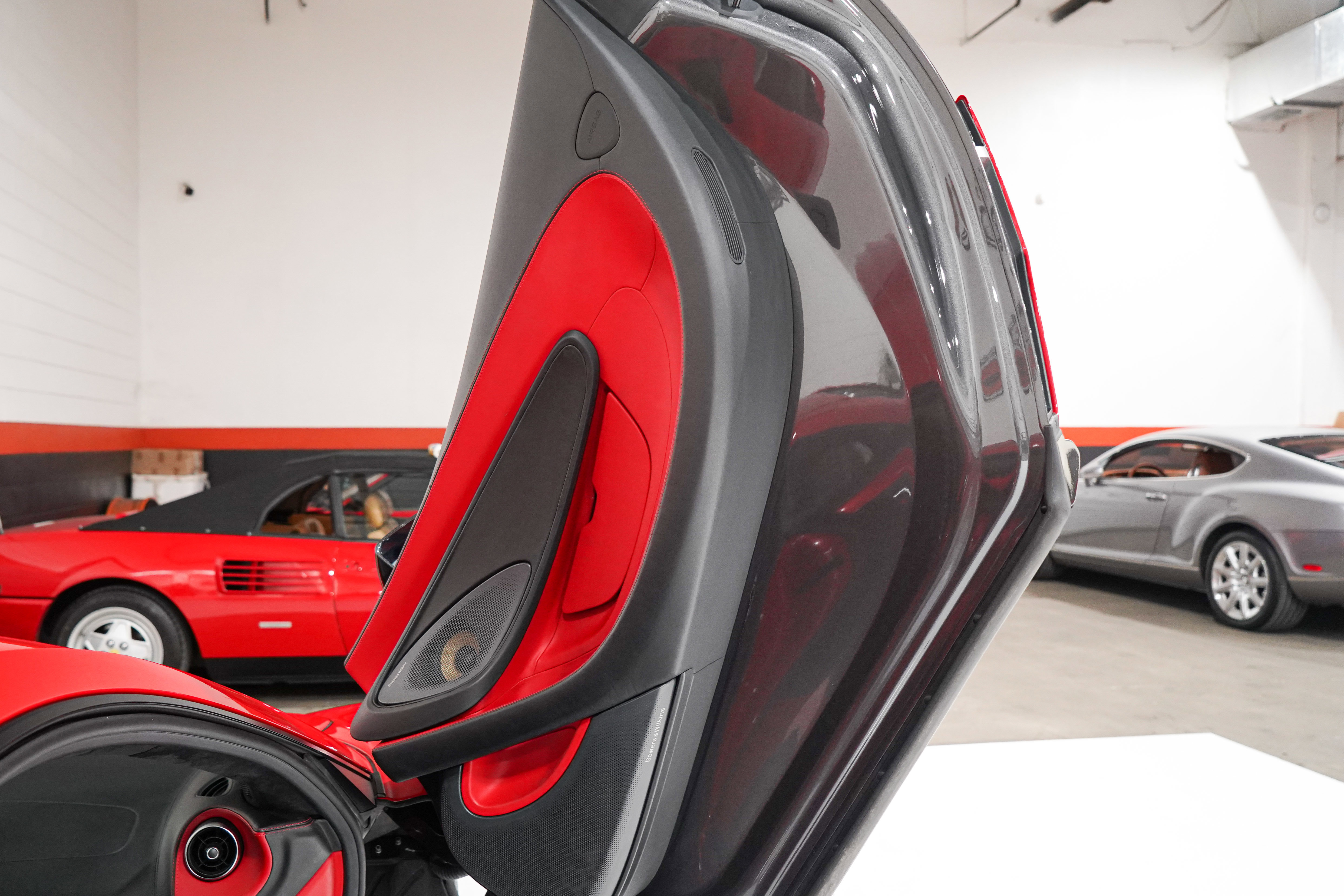Used 2017 McLaren 570S Coupe RWD image 20