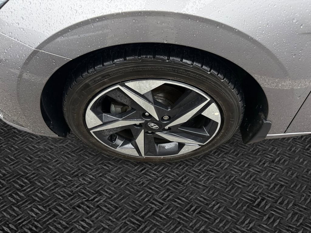 Used 2022 Hyundai Elantra SEL w/ Convenience + Premium Package image 9
