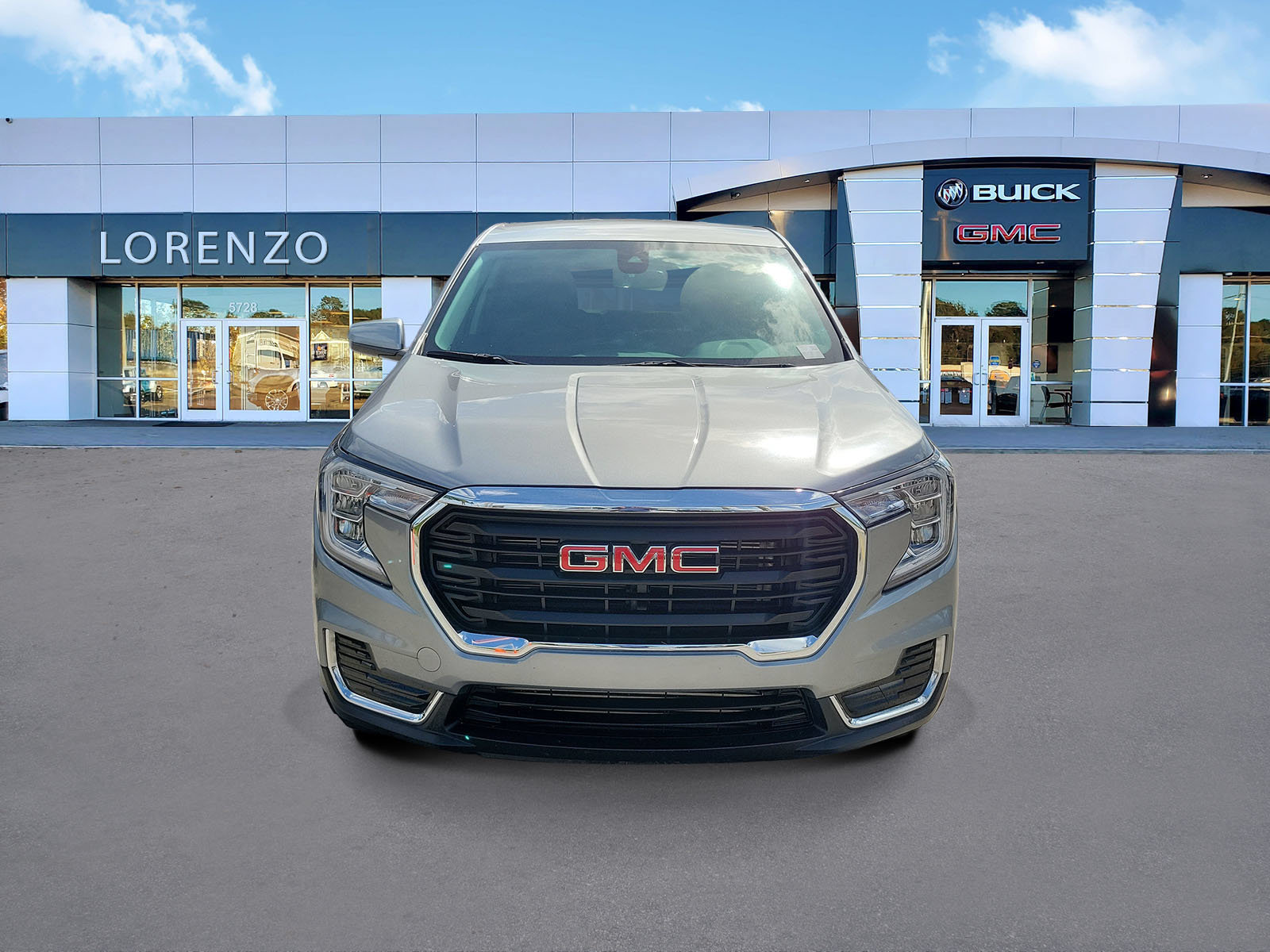 Used 2024 GMC Terrain SLE FWD image 2