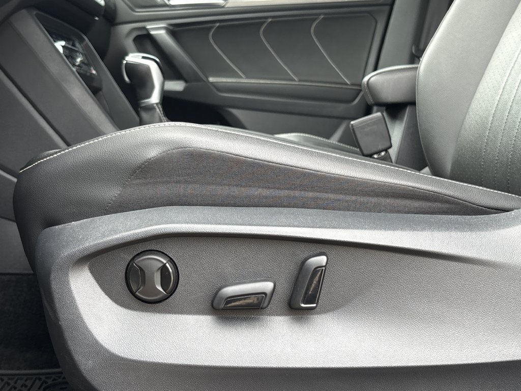 Used 2024 Volkswagen Tiguan SE FWD image 16