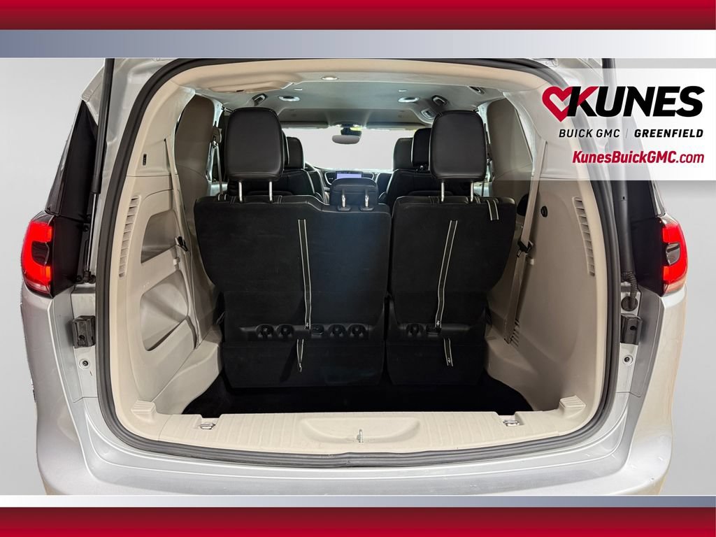 Used 2024 Chrysler Pacifica Touring-L FWD image 38