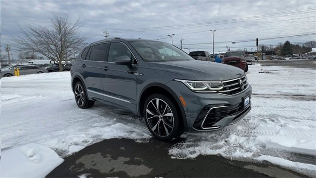 Used 2022 Volkswagen Tiguan SEL R-Line image 2