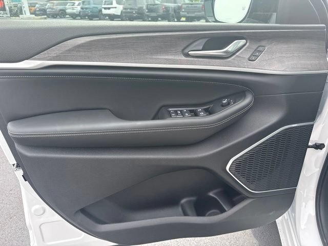 New 2026 Jeep Grand Cherokee Limited AWD/4WD image 11