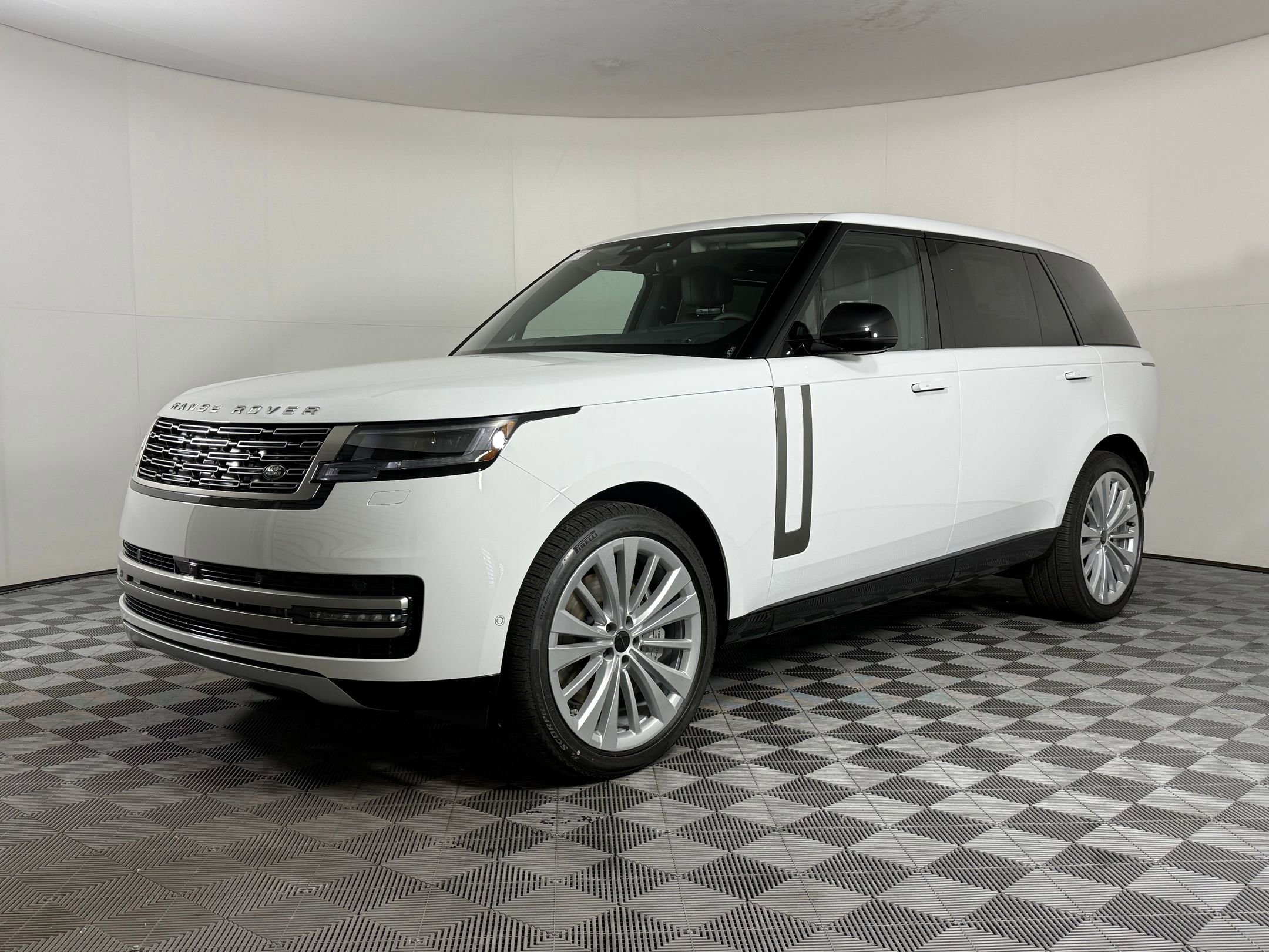 New 2026 Land Rover Range Rover Long Wheelbase SE image 1