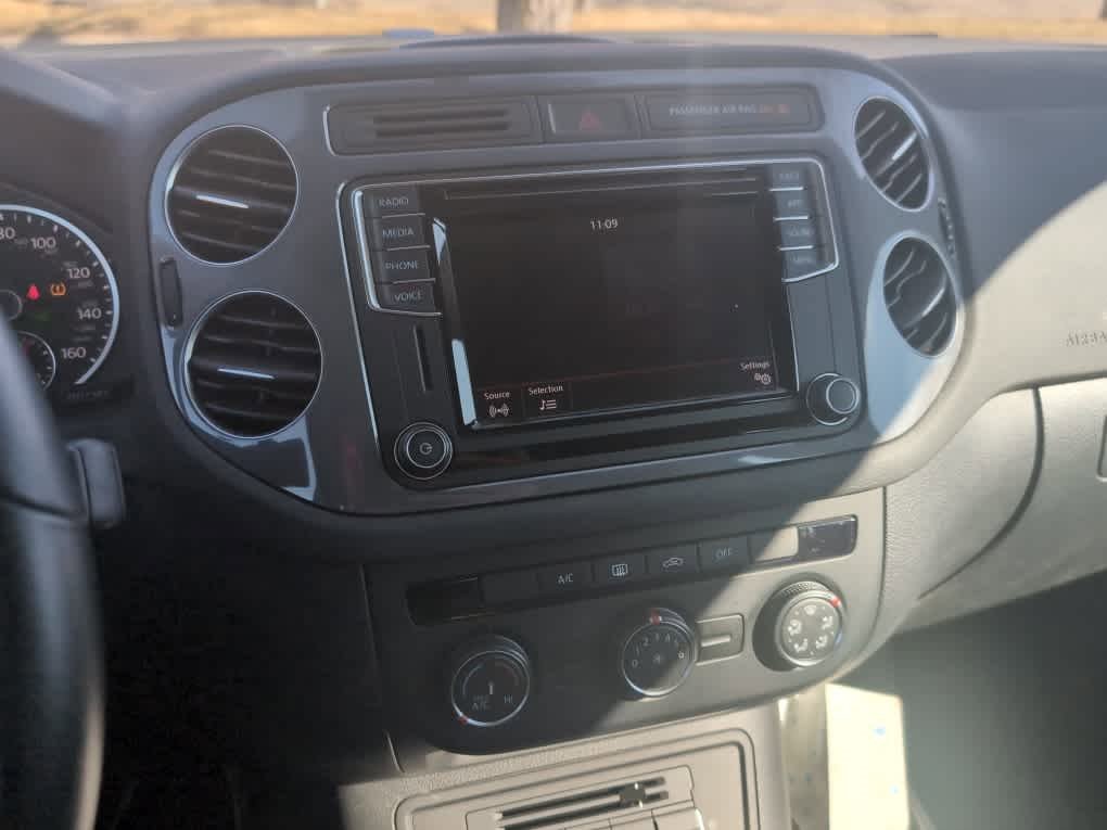 Used 2018 Volkswagen Tiguan Limited w/ Premium Package image 7