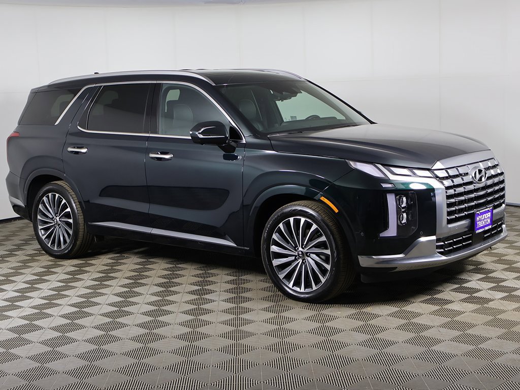 Used 2025 Hyundai Palisade Calligraphy image 2