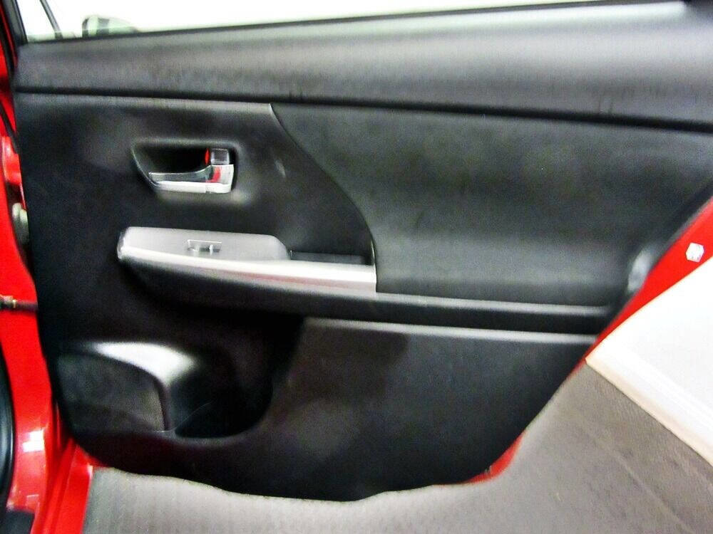 Used 2017 Toyota Prius V Two image 11