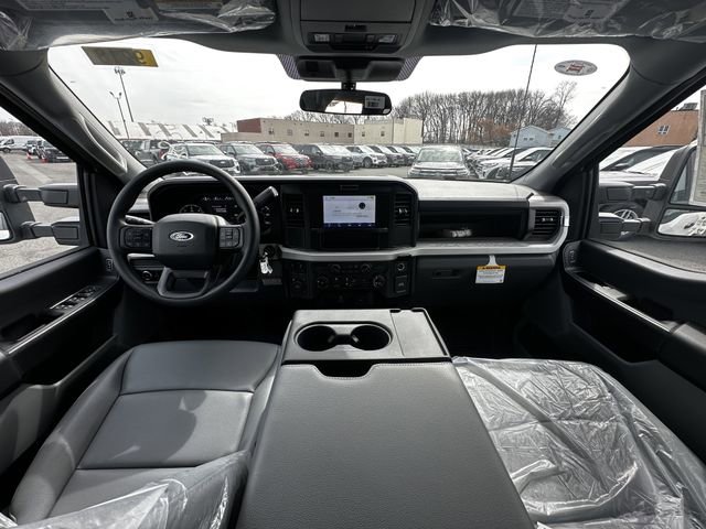 New 2026 Ford F550 4x4 Crew Cab image 3