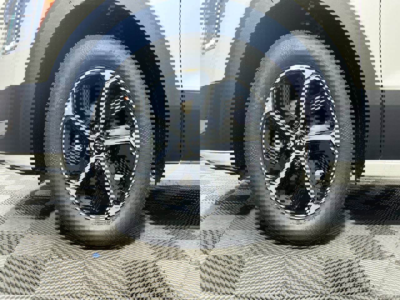 Certified 2023 Kia Niro EX image 13