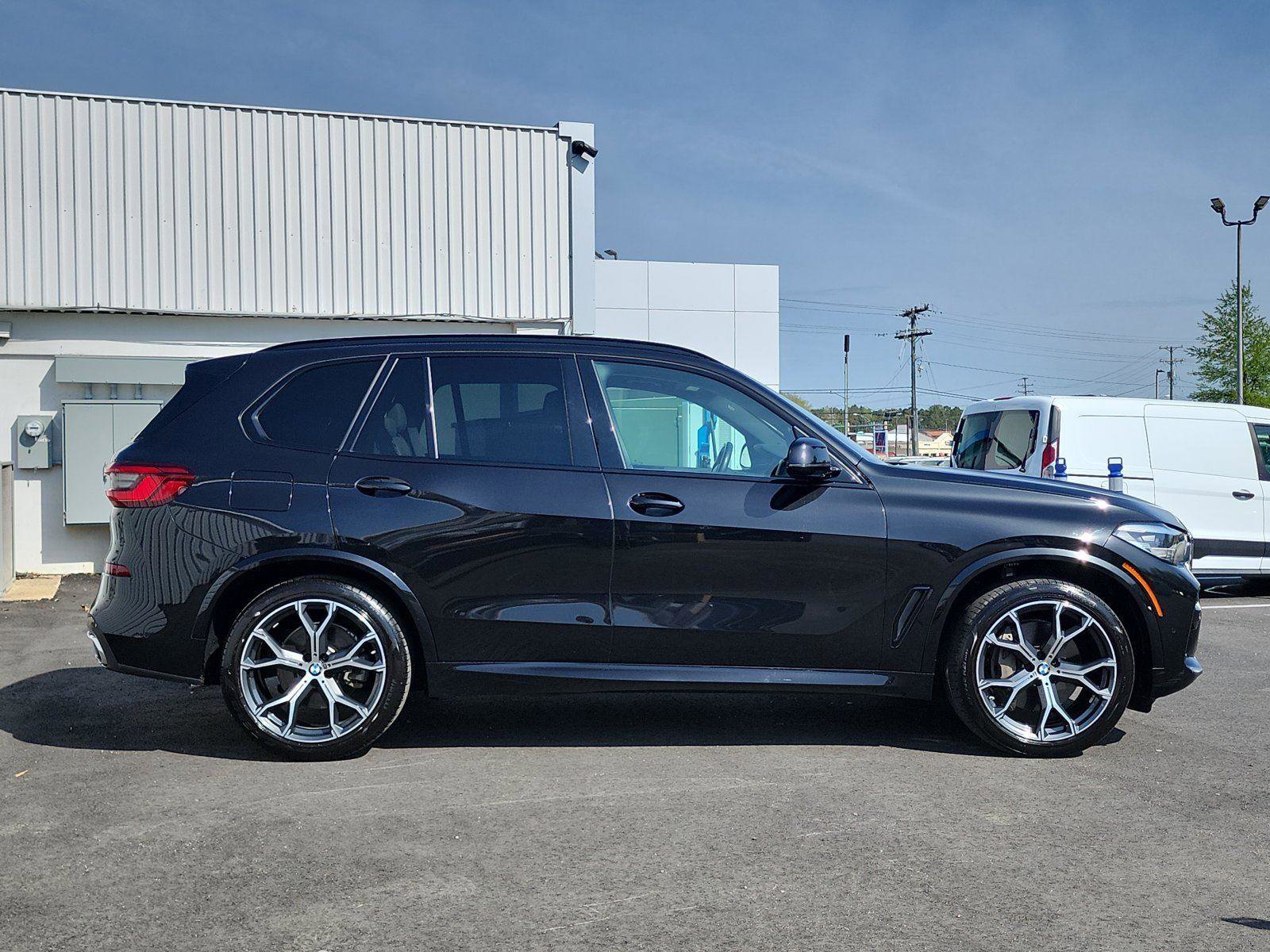 Used 2019 BMW X5 xDrive50i w/ M Sport Package image 6