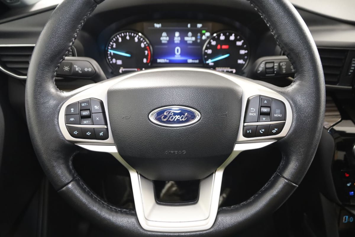 Used 2023 Ford Explorer Limited w/ Equipment Group 301A AWD/4WD image 41