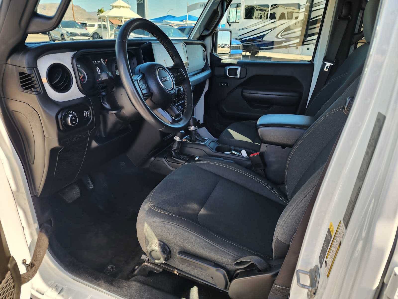 Used 2025 Jeep Gladiator Sport AWD/4WD image 15
