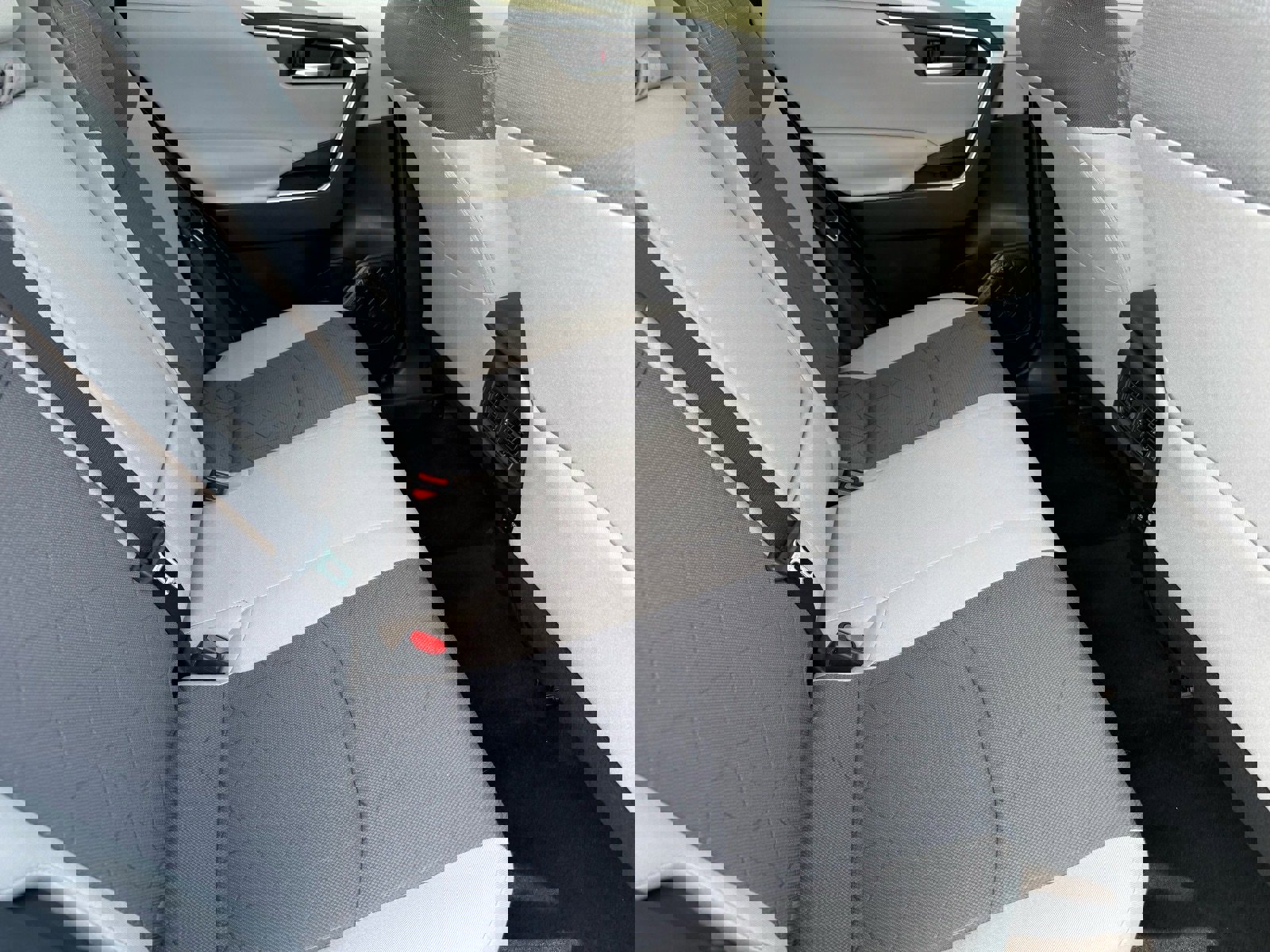 Used 2020 Toyota RAV4 XLE image 30