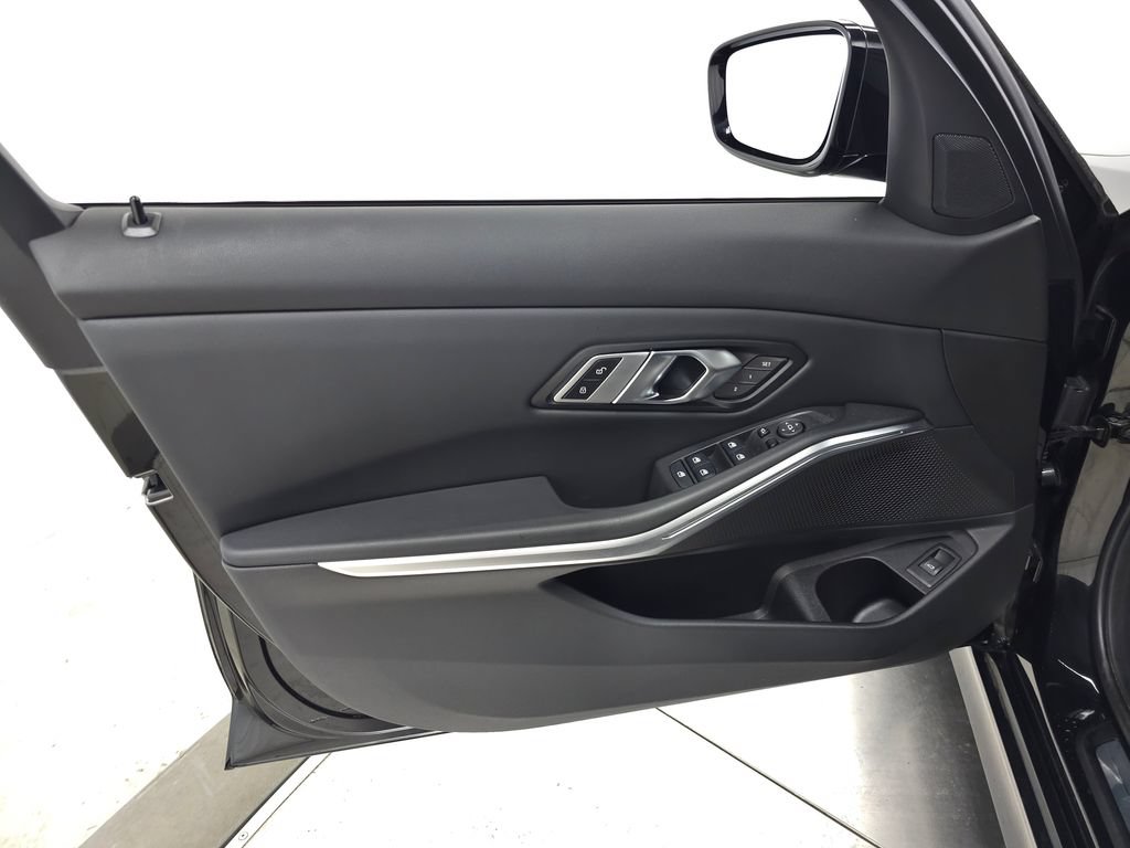 Used 2023 BMW 330i xDrive Sedan AWD/4WD image 14
