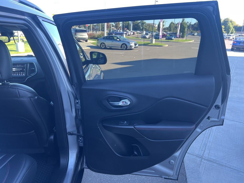 Used 2019 Jeep Cherokee Trailhawk image 40