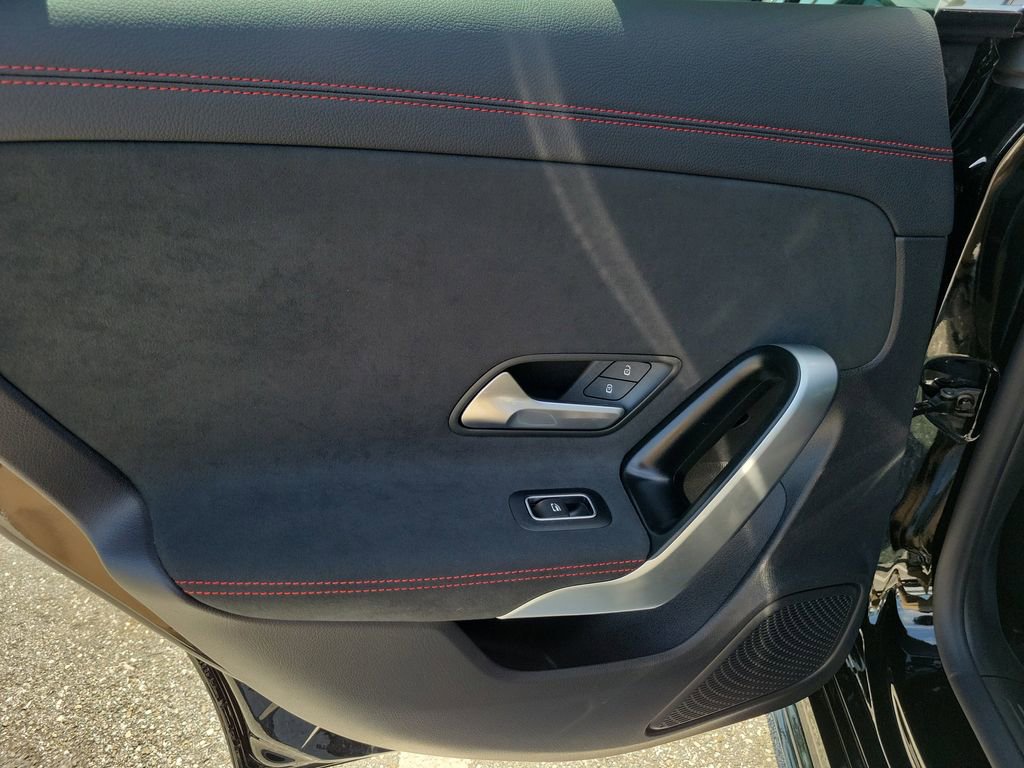 Used 2023 Mercedes-Benz CLA 250 image 28