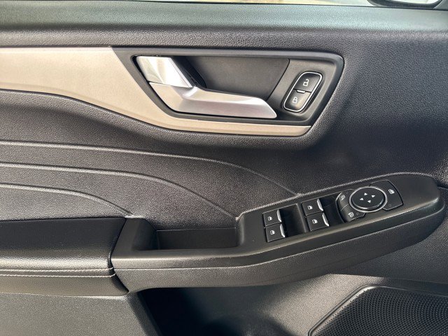 Used 2021 Ford Escape SE image 9